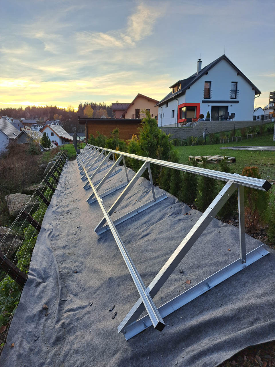Montáž konstrukce pro fotovoltaické panely